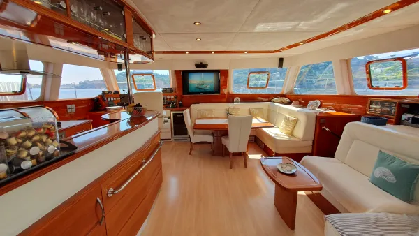 SALOON