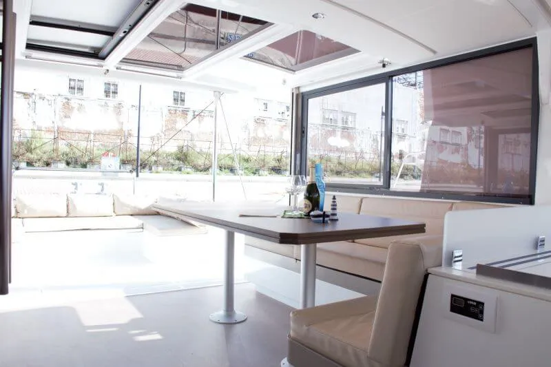 Magic 3 - Katamaran içinde Castellammare di Stabia