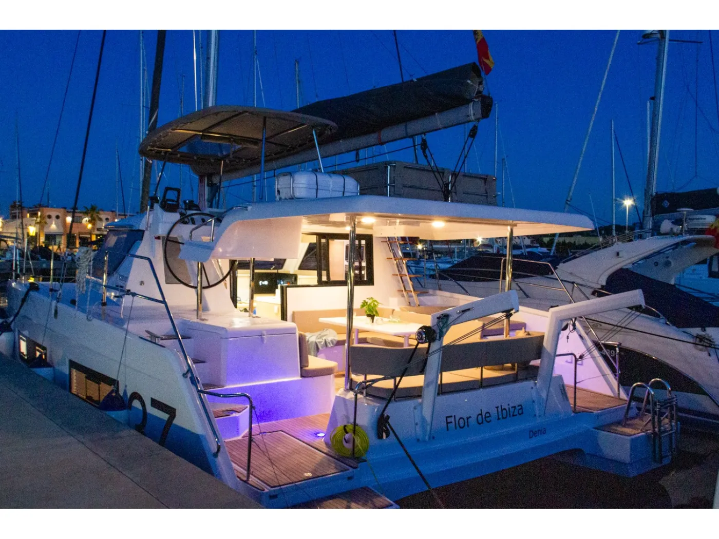 Flor de Ibiza - Catamaran in Dénia
