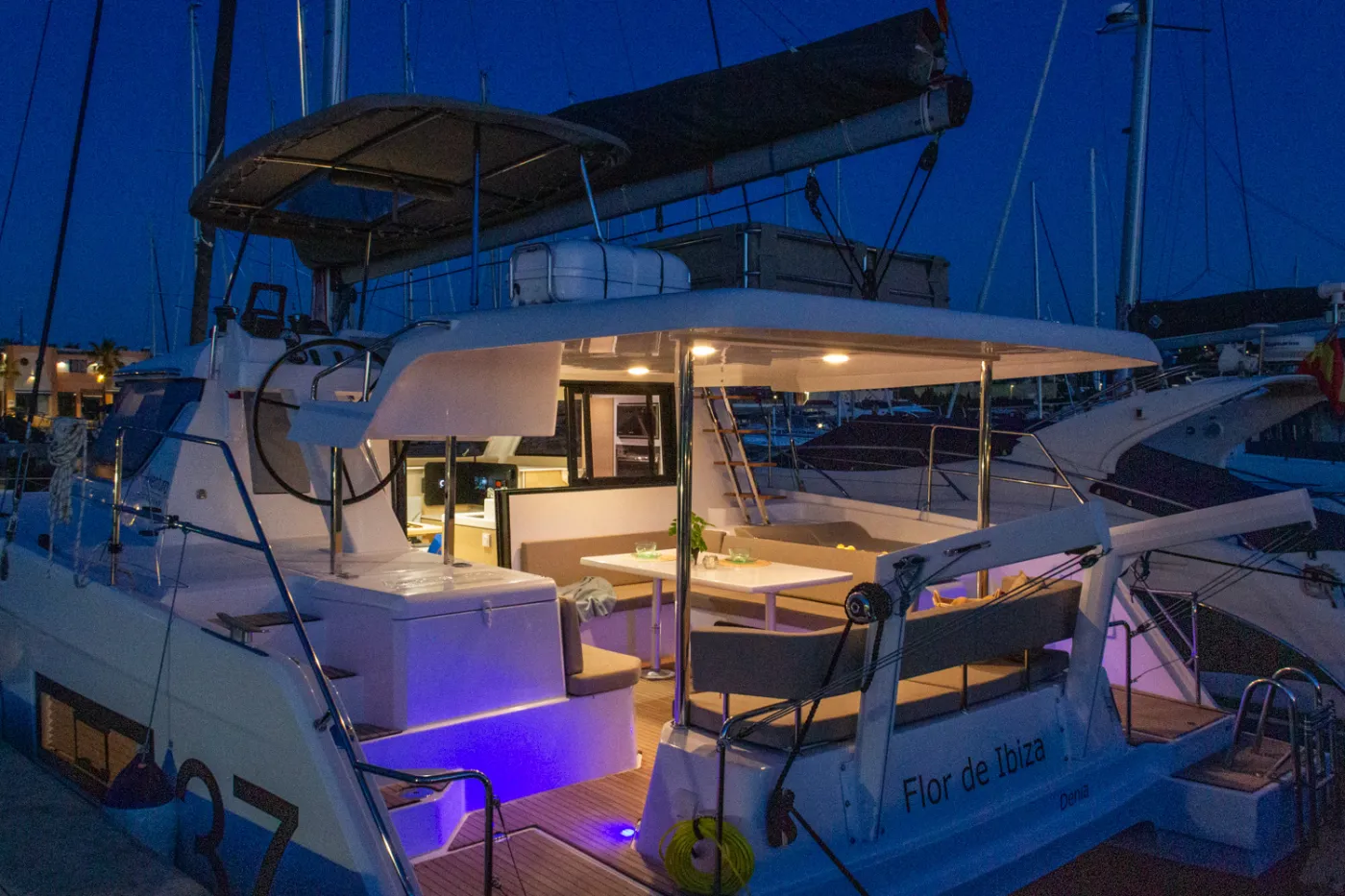 Flor de Ibiza - Catamaran in Dénia