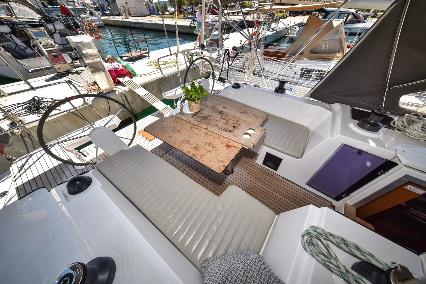 Seka VI - Yelkenli içinde Bibinje