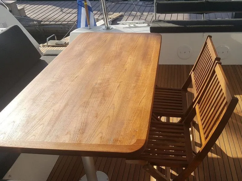 Aurora - Katamaran içinde Alimos