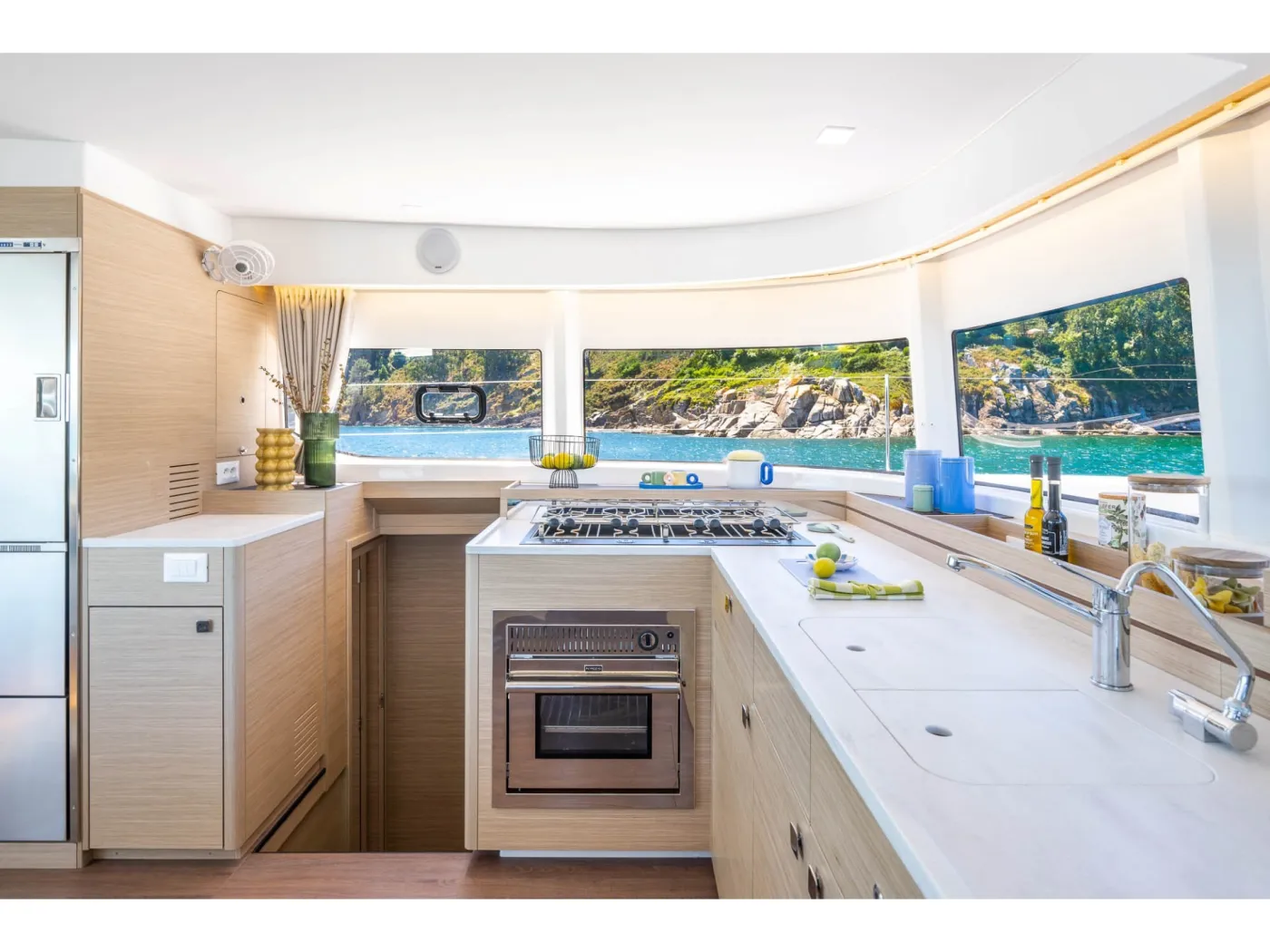 KY DONG - Katamaran içinde Palma