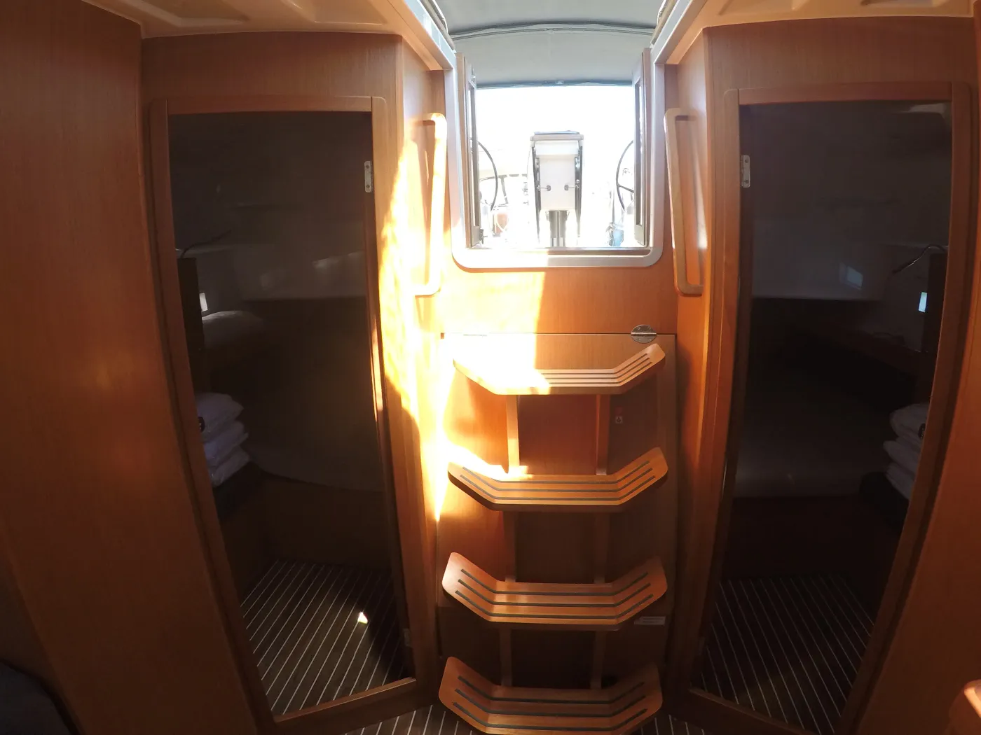 Chriseli - Yelkenli içinde Nikiana