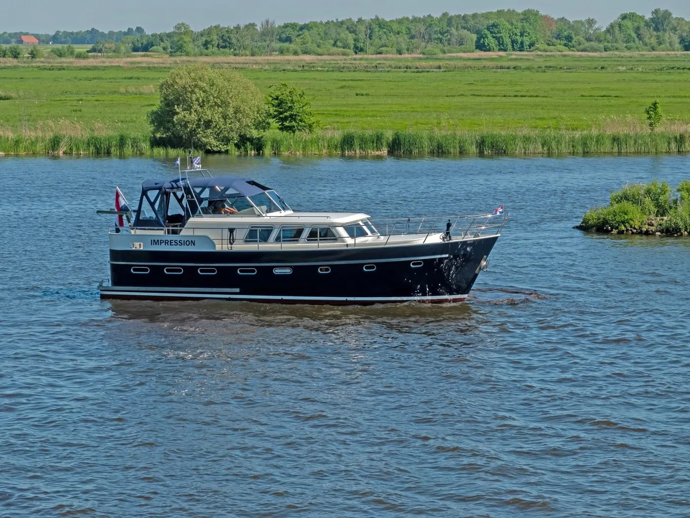 Impression - Motor Yat içinde Akkrum