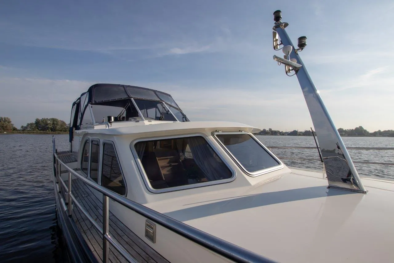 Pieton - Motor Yat içinde Akkrum