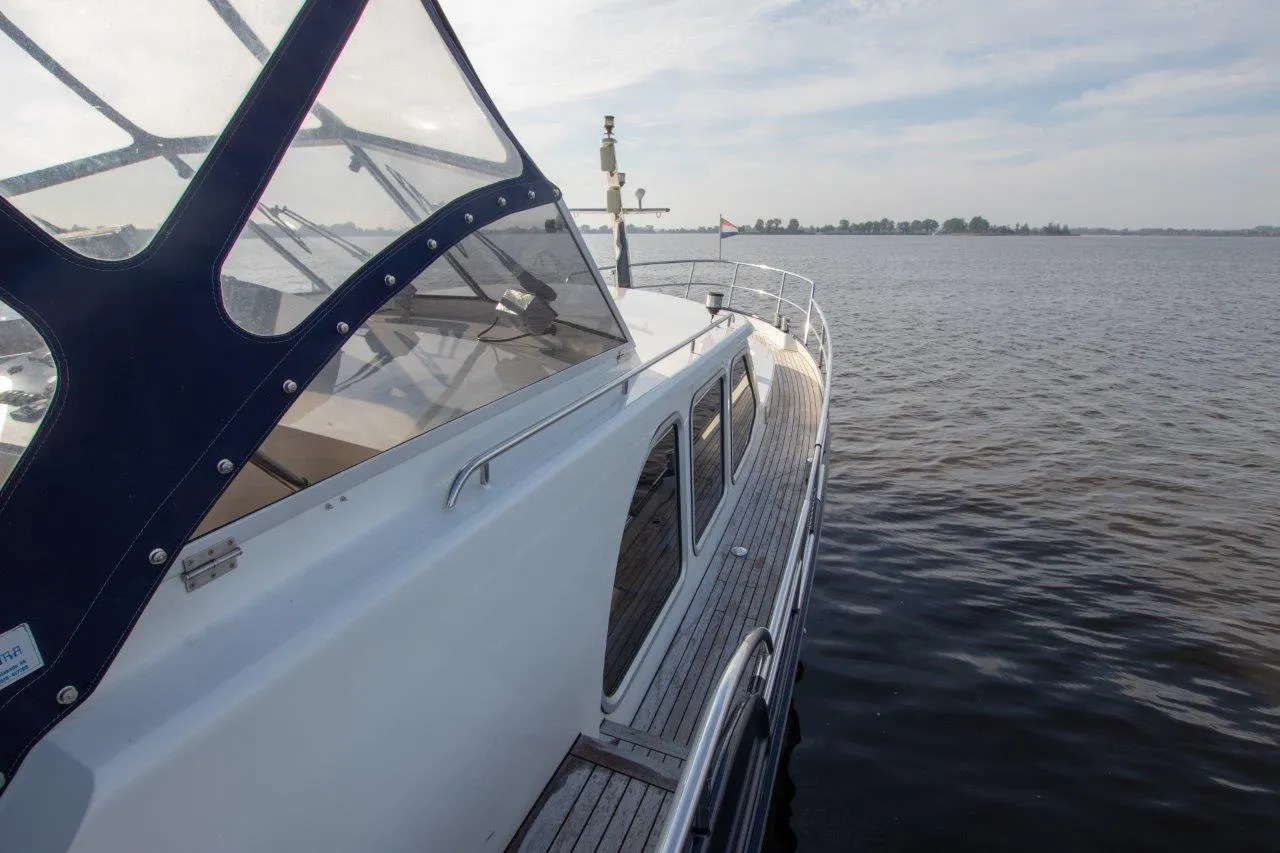 Pieton - Motor Yat içinde Akkrum