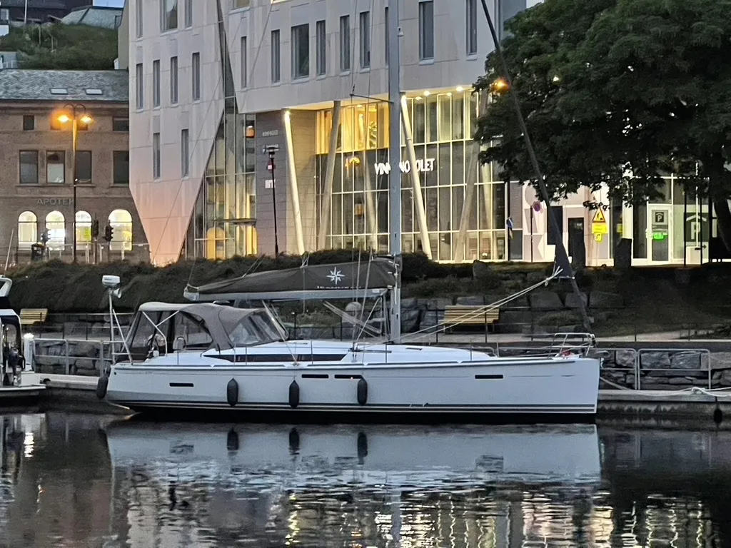 Petrine II - Sailboat in Sula