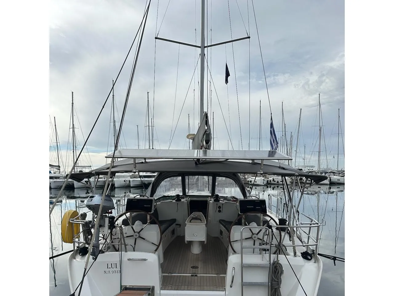 LUI - Sailboat in Alimos