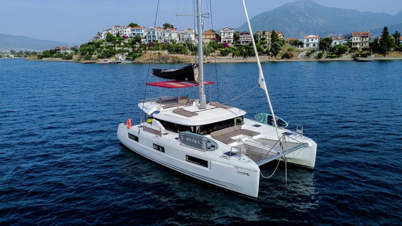 Hydra - Catamaran in Karagözler