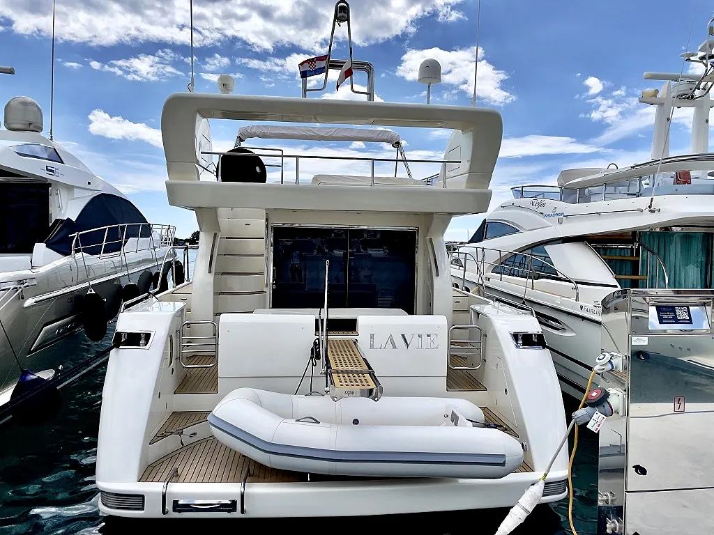 LA VIE - Motor Yacht in Bibinje