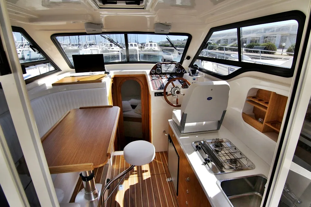 BAVA - Motor Yacht in Bibinje