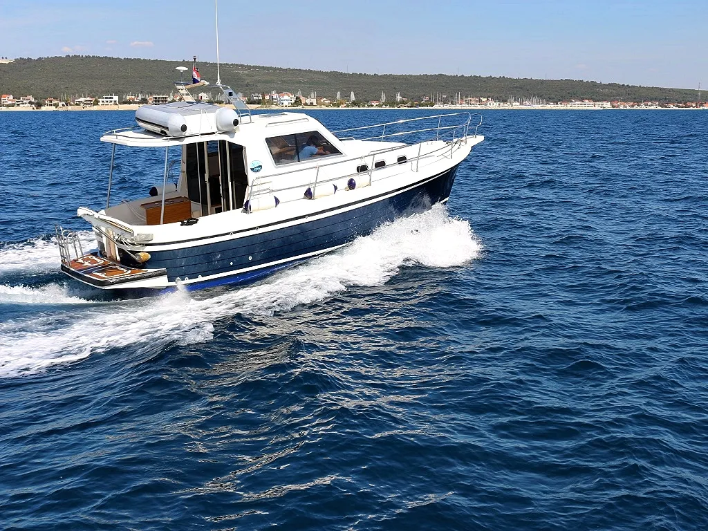 VELLA - Motor Yacht in Bibinje