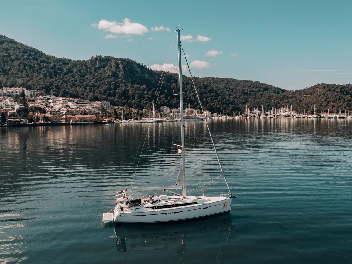 BARCELONA - Sailboat in Karagözler