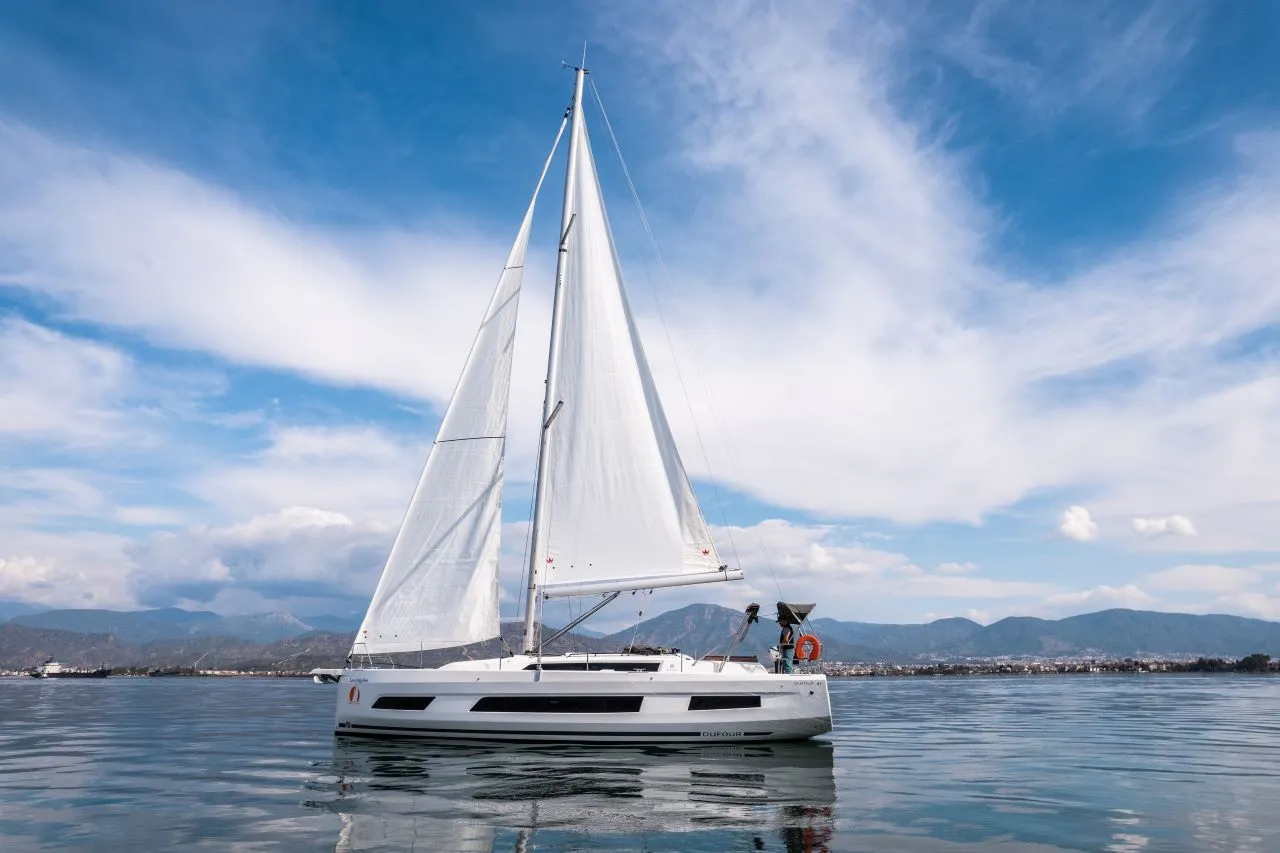 LOS ANGELES - Sailboat in Karagözler