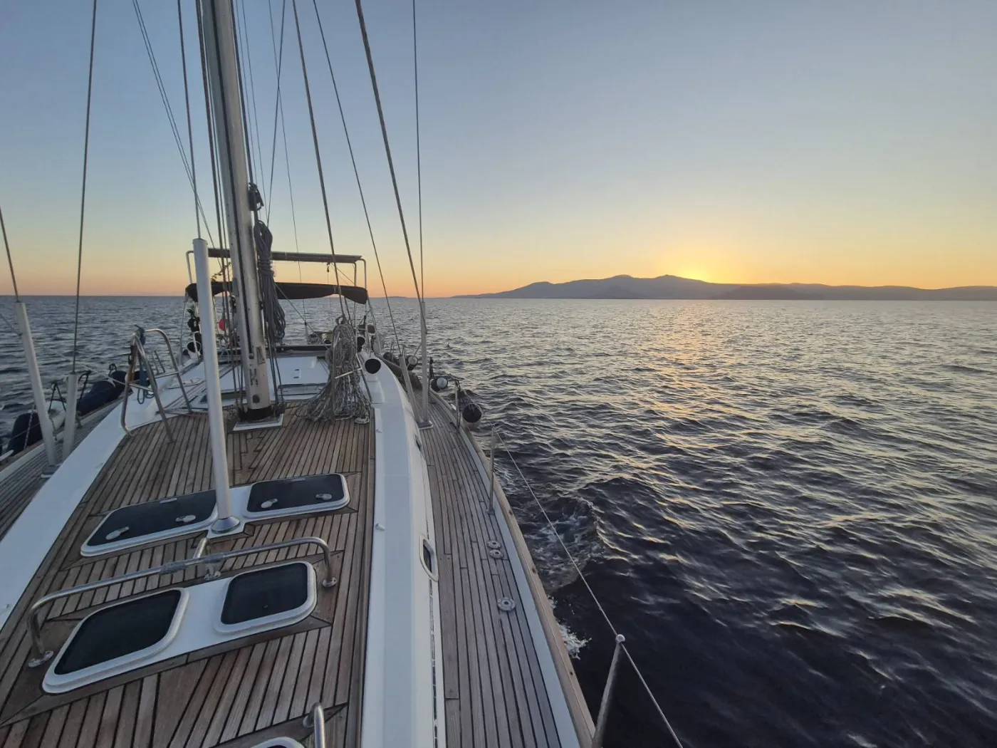 INTERMEZZO - Sailboat in Nikiti