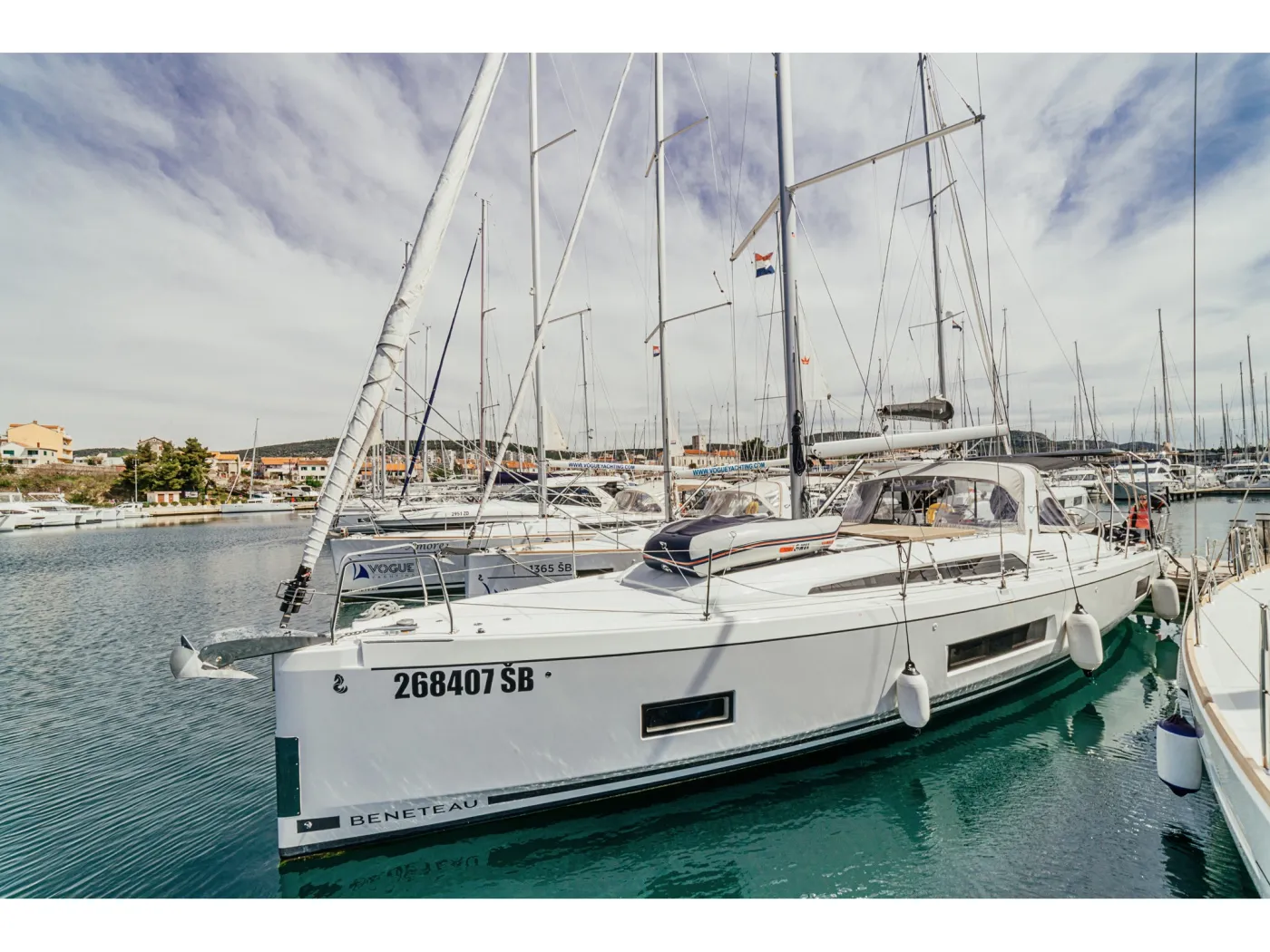 ZIA - Sailboat in Šibenik