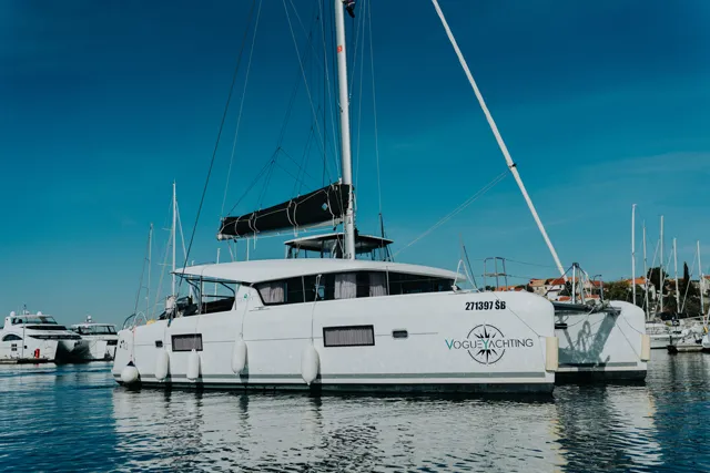 ZETA - Catamaran in Šibenik