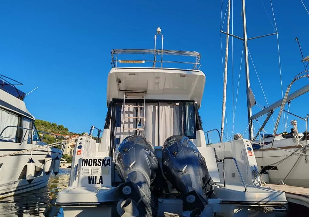 Morska Vila - Motor Yacht in Drage