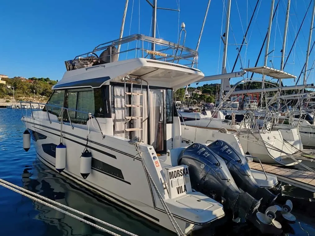 Morska Vila - Motor Yacht in Drage
