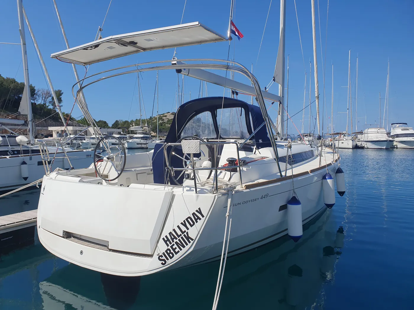Hallyday - Sailboat in Bibinje
