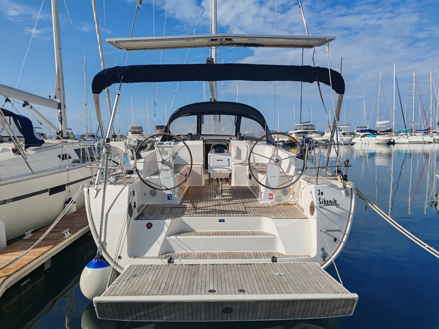 Io - Sailboat in Drage