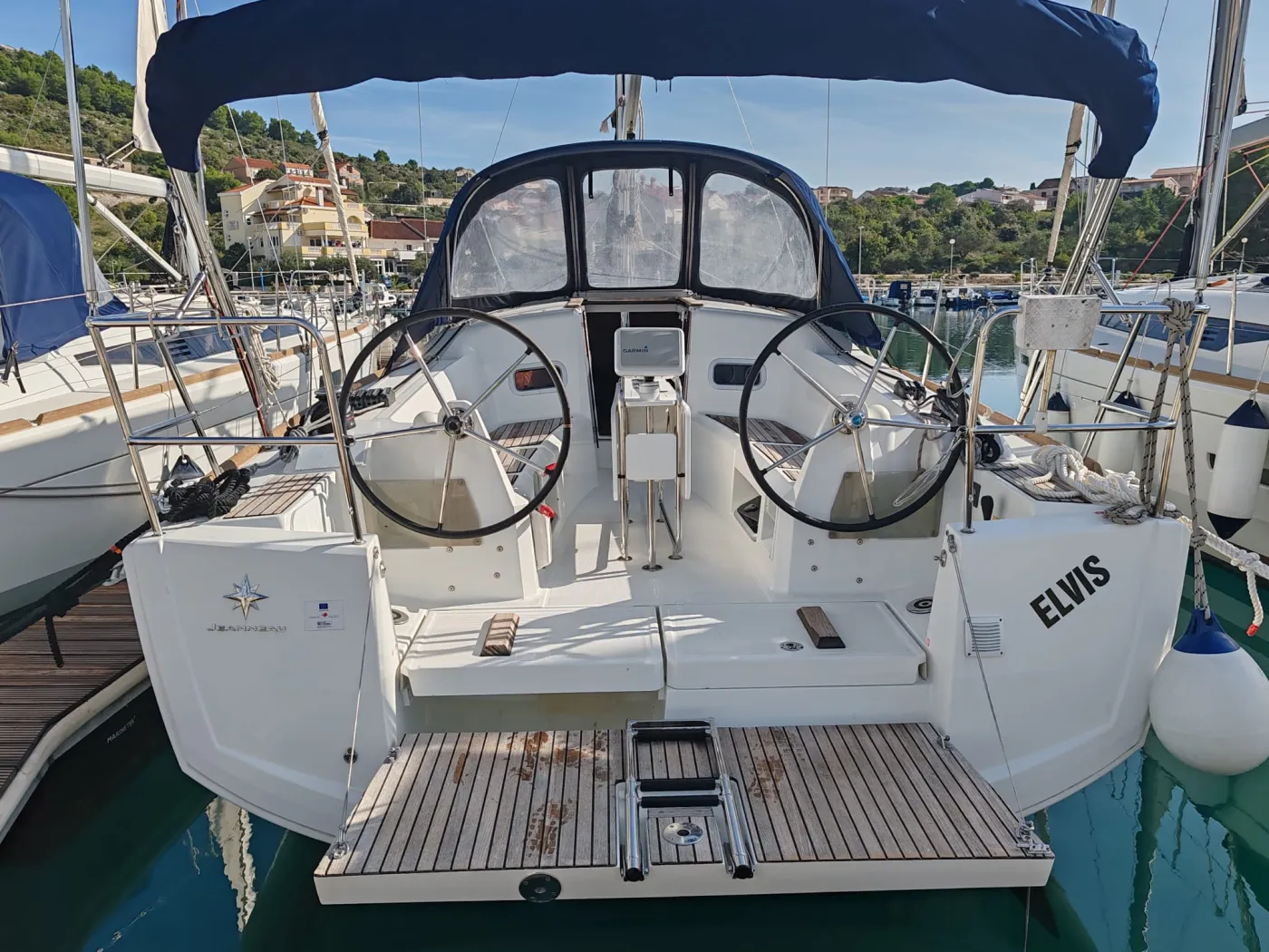 Elvis - Sailboat in Drage
