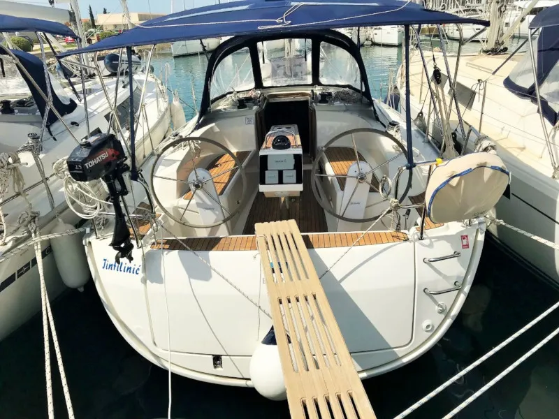 Tintilinić - Sailboat in Drage