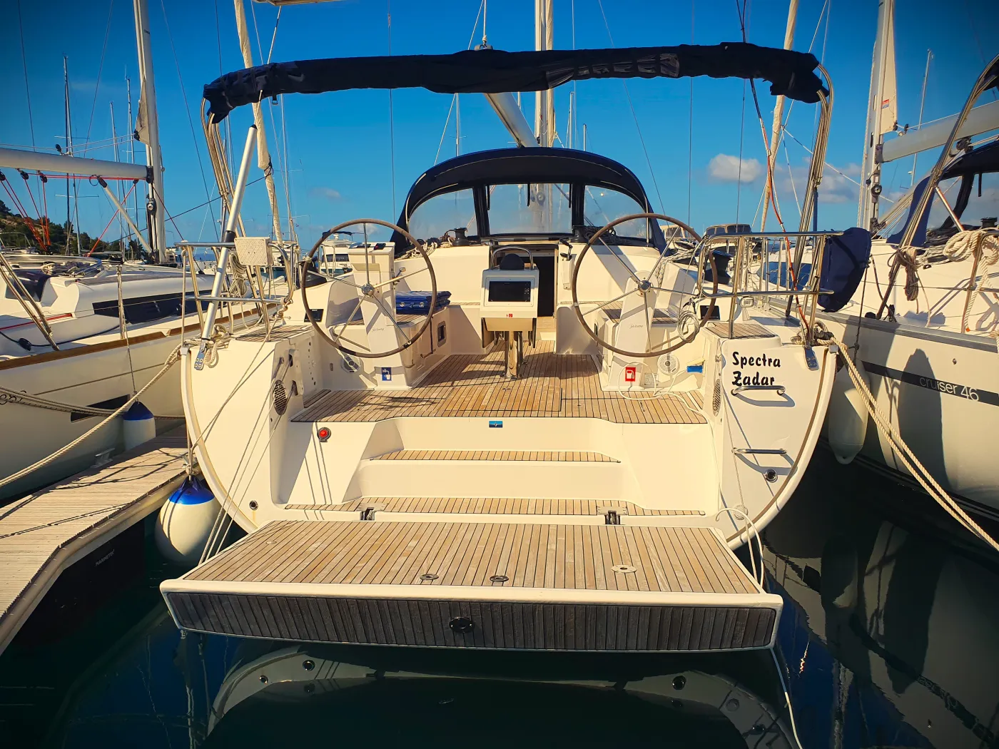 Spectra - Sailboat in Drage