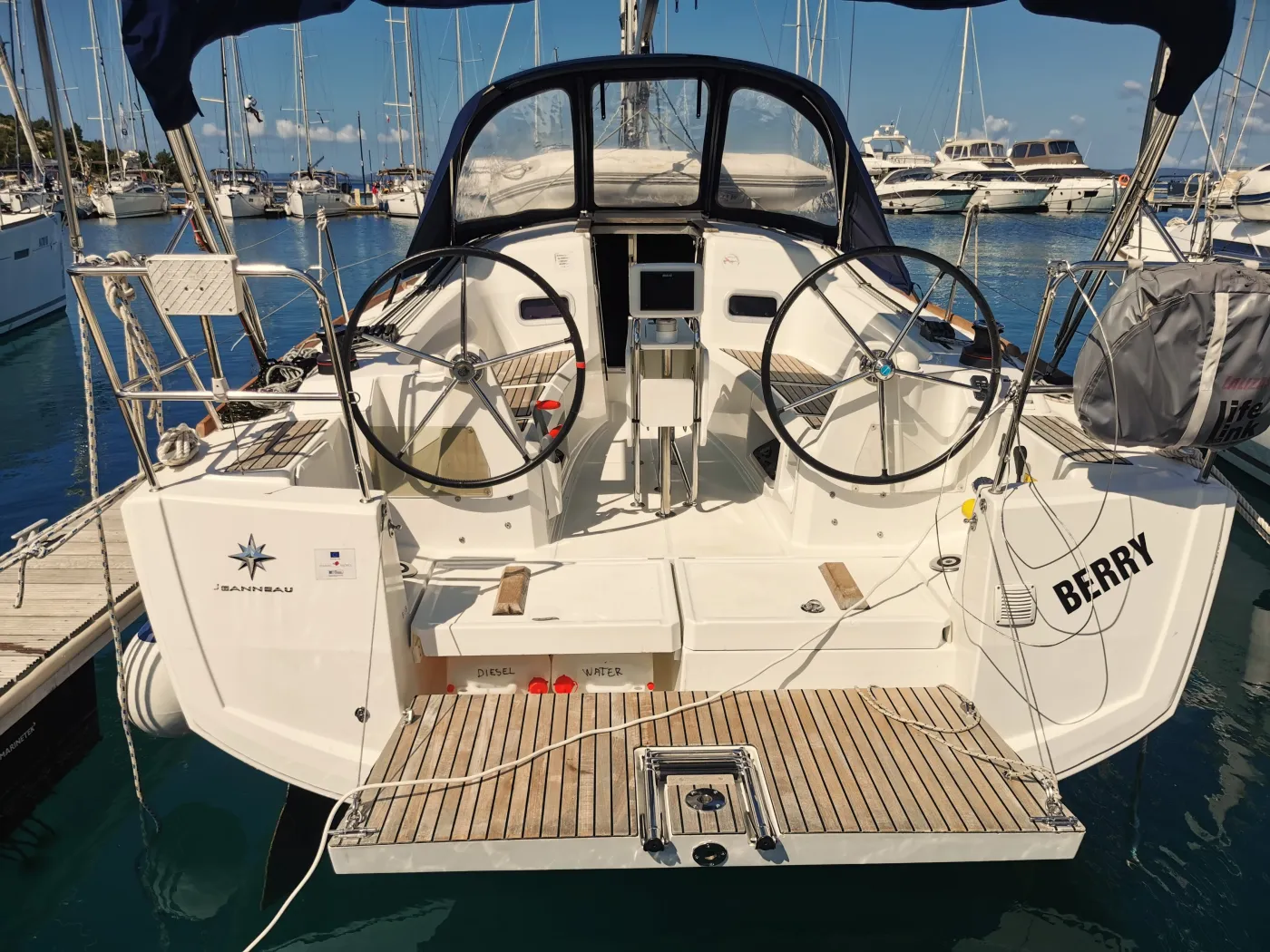 Berry - Sailboat in Drage