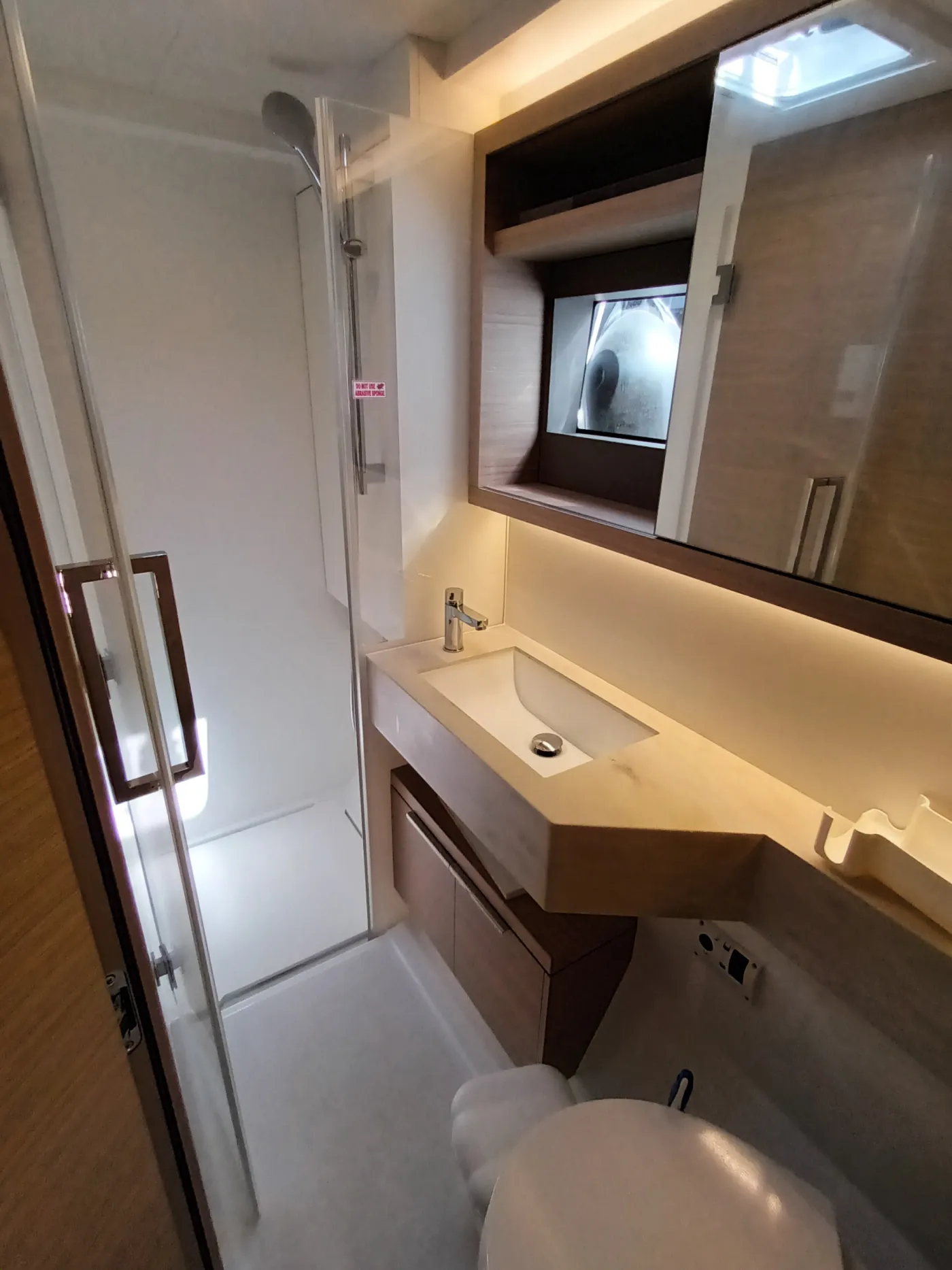 MINOTAVROS - Katamaran içinde Alimos