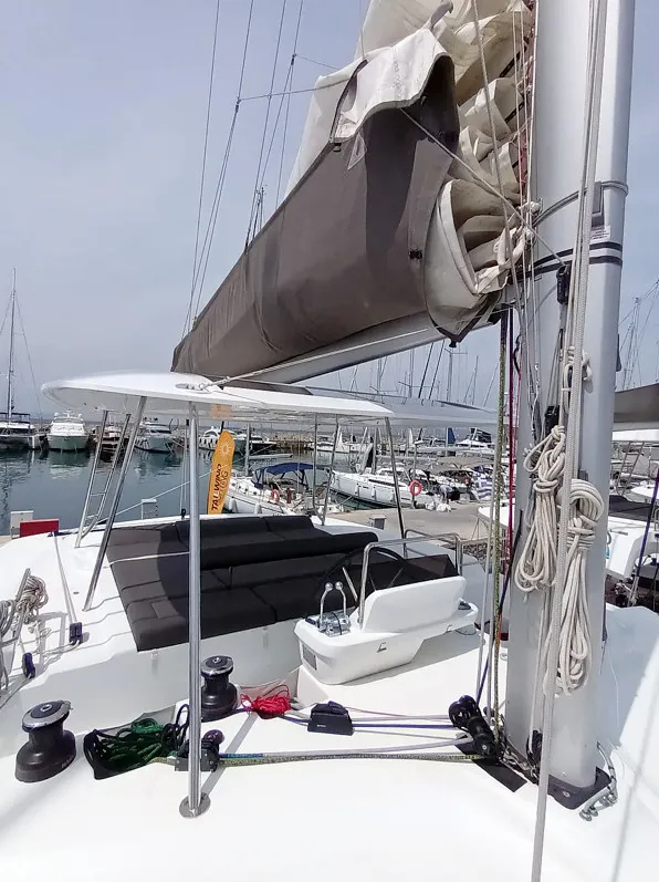 Icarus - Katamaran içinde Alimos