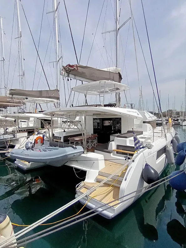 Icarus - Katamaran içinde Alimos