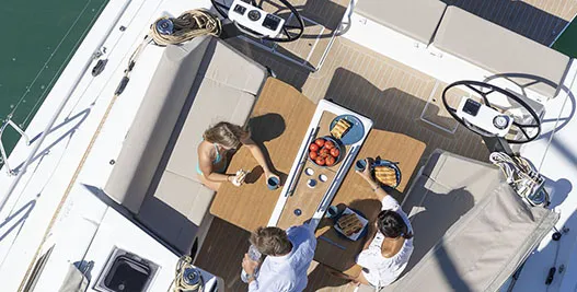 TRINITY - Yelkenli içinde Alimos