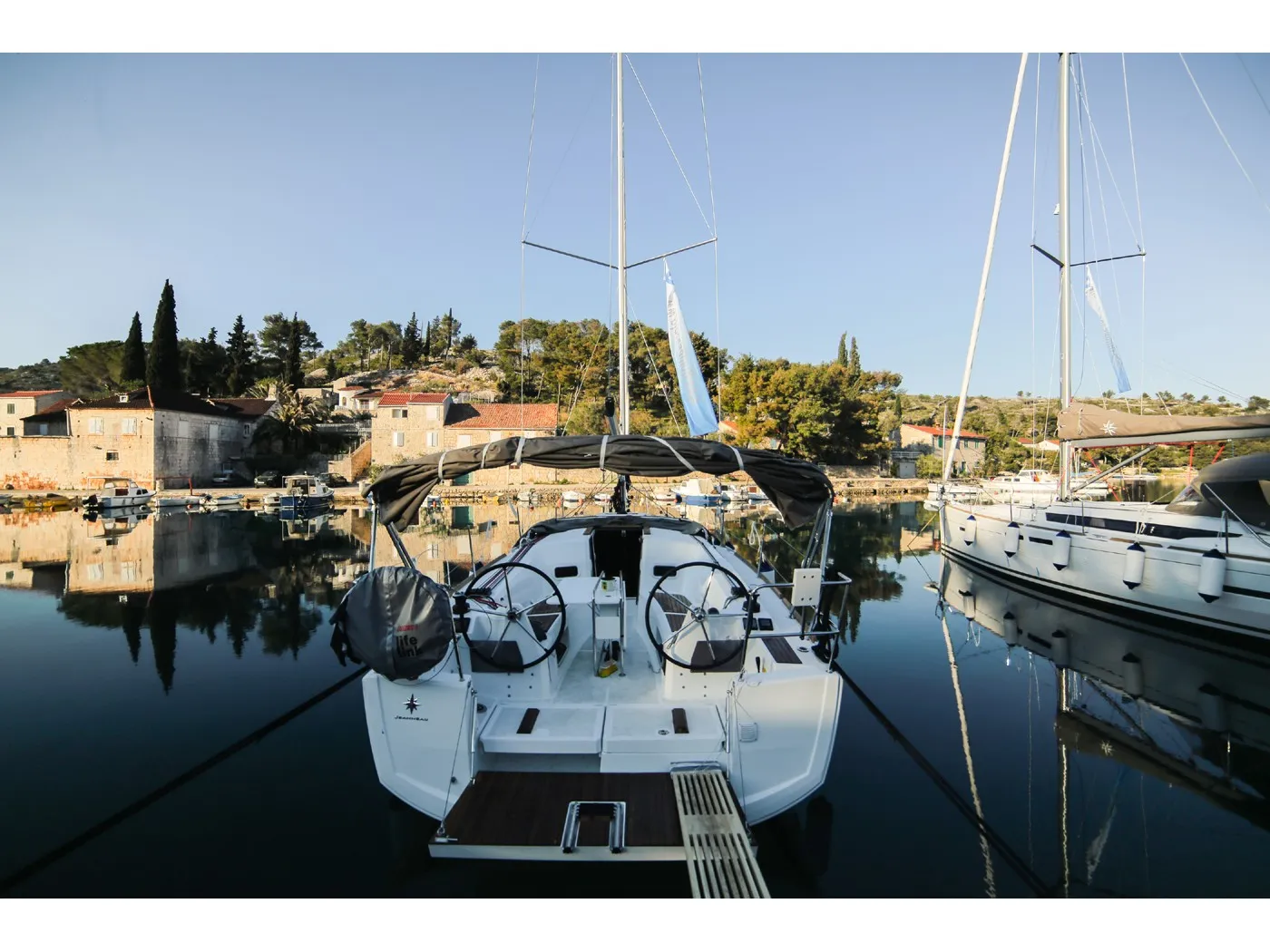 Porto Tolero - Sailboat in Ploče