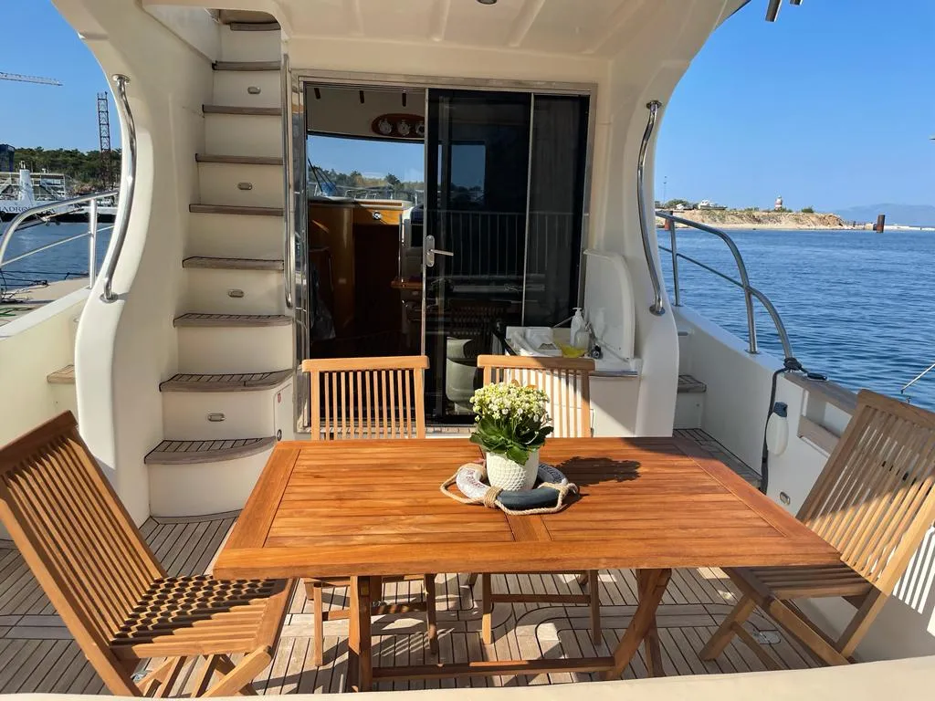 Running on Waves - Motor Yacht in Pula