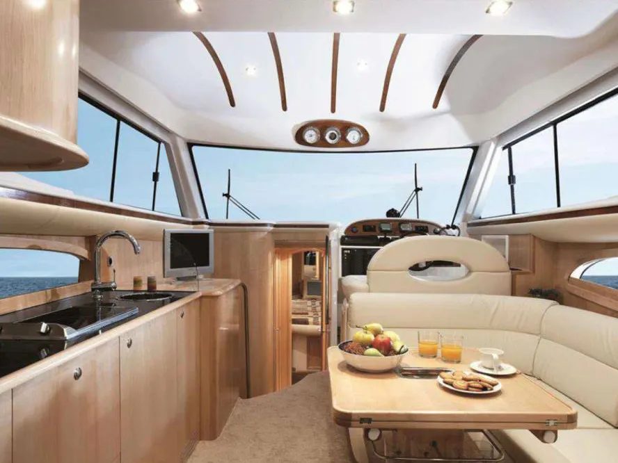 Running on Waves - Motor Yacht in Pula