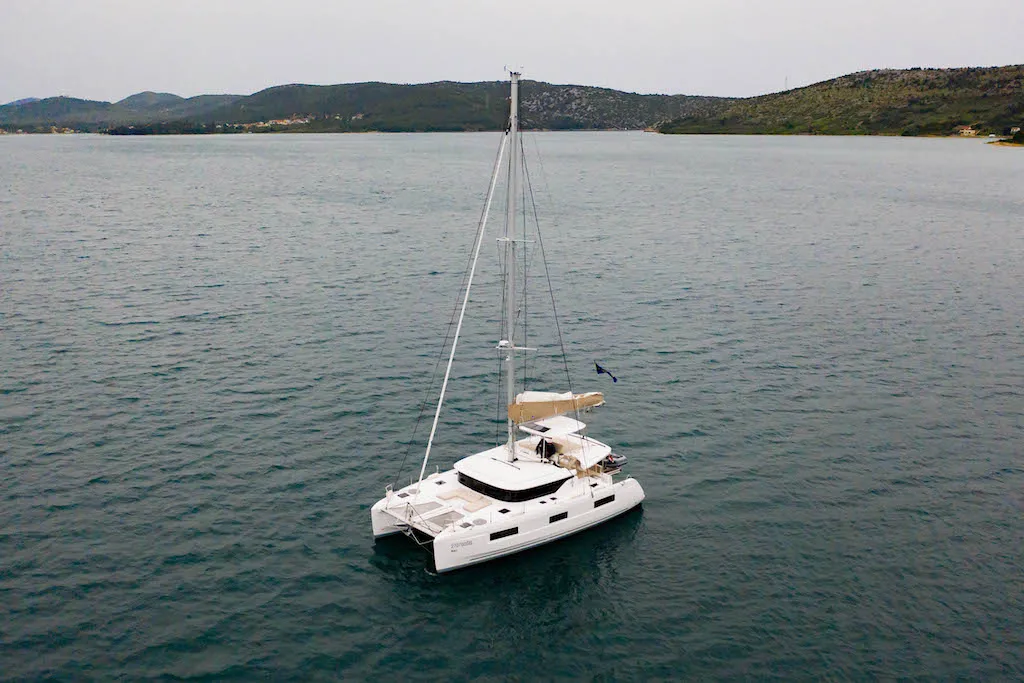 KARI - Katamaran içinde Šibenik