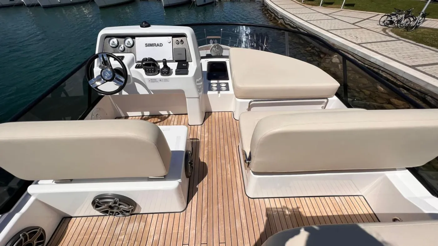 CALENI - Motor Yat içinde Šibenik