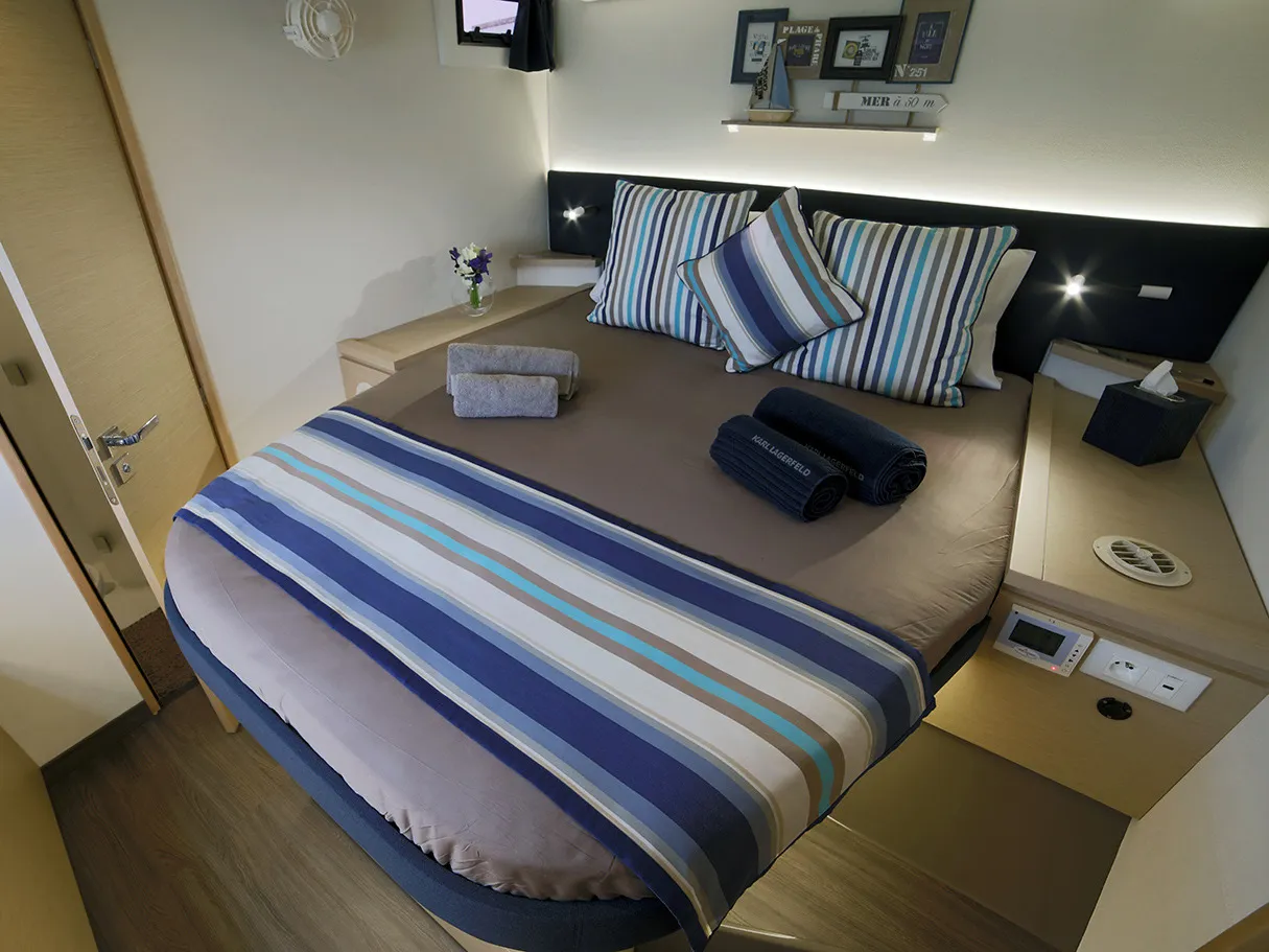 New Horizons 2 - Catamaran in Alimos