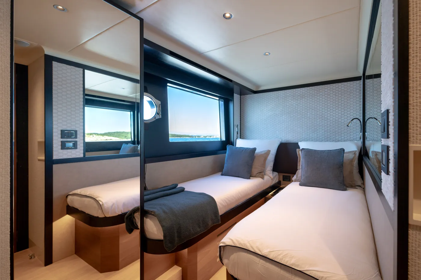 Knitewear.Club 3 - Motor Yacht in Bibinje