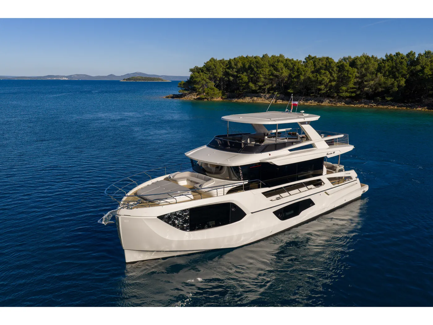 Knitewear.Club 3 - Motor Yacht in Bibinje