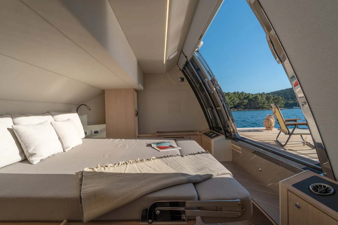 Knitewear.Club 3 - Motor Yacht in Bibinje