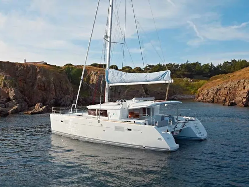 Islette - Catamaran in Providence