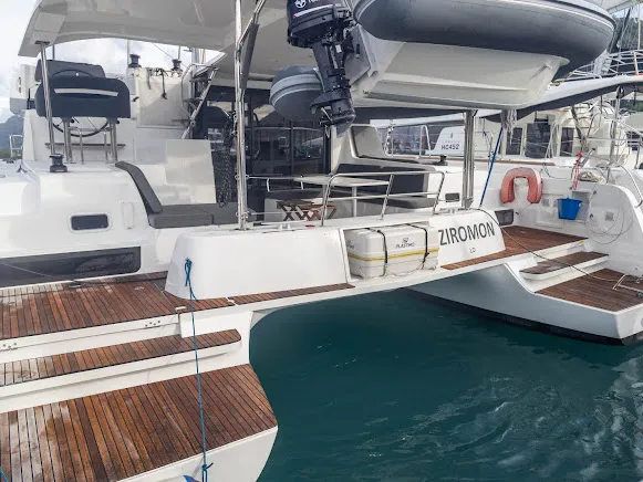 Ziromon - Catamaran in Providence