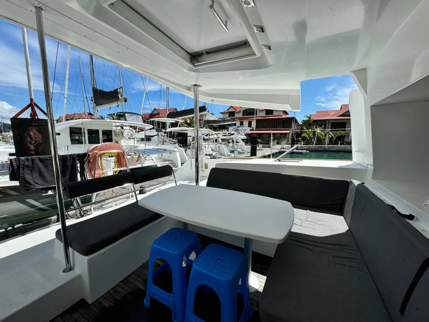 ZIL SEASHELL - Catamaran in Providence