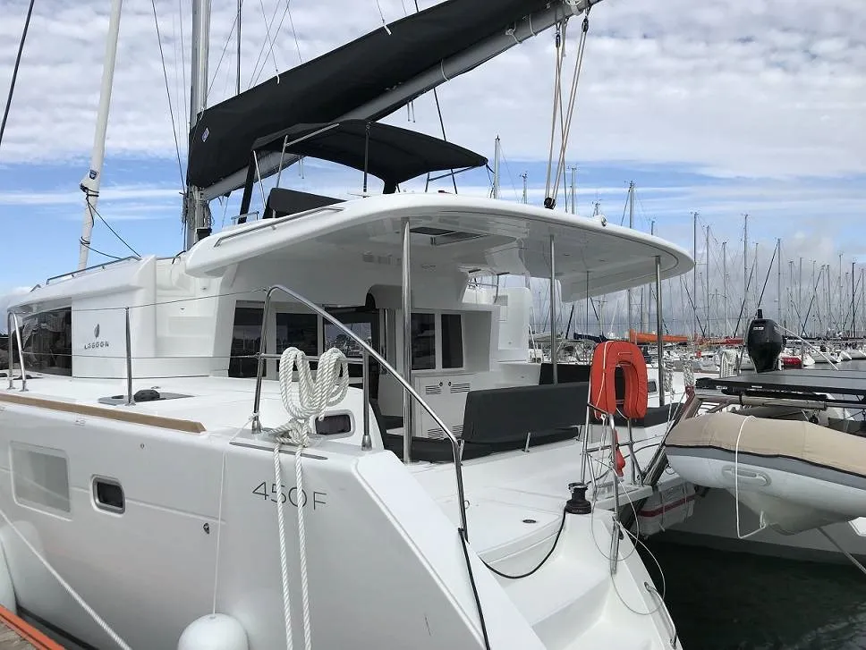 ZIL SEASHELL - Catamaran in Providence