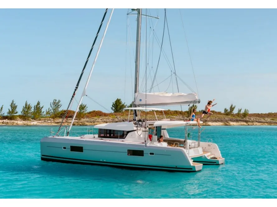 Manaha - Catamaran in Providence