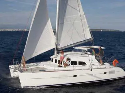 Modjo - Catamaran in Providence