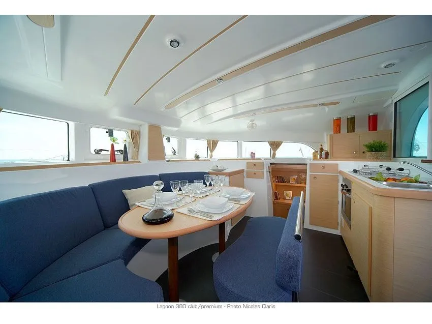 Modjo - Catamaran in Providence